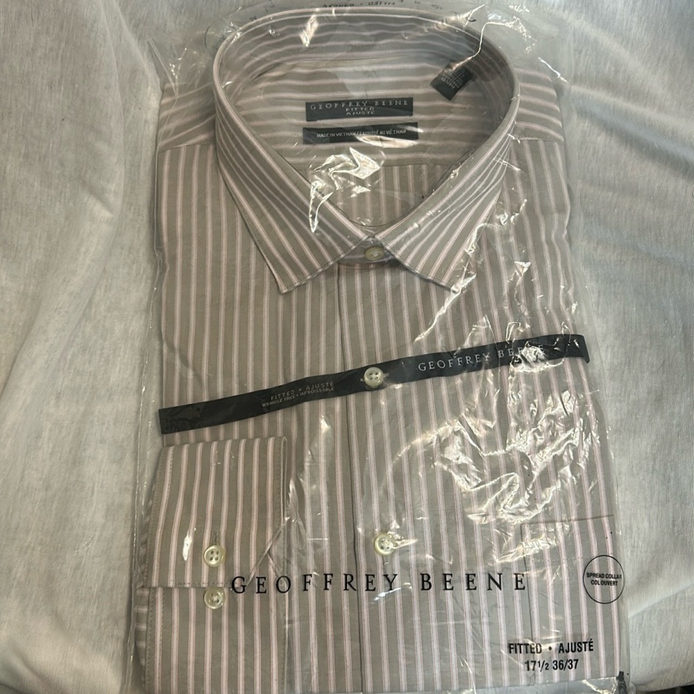 Geoffrey Beene 17 1/2 - 36/37 - NWT